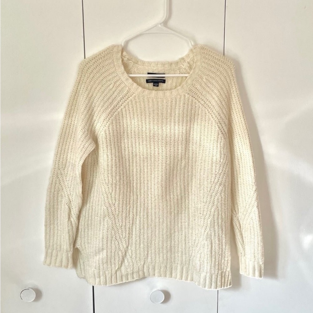 American Eagle Outfitters Ivory Knit Sweater Amazingly Soft Neutral Stable